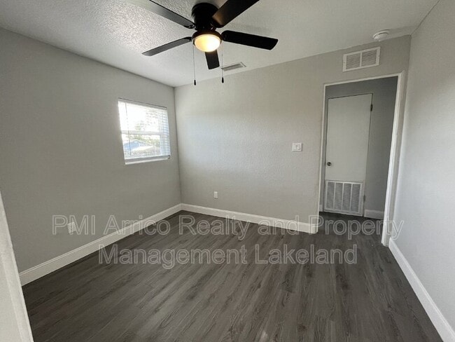 Building Photo - 1717 Bush Ave