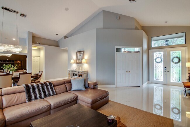 Foto del edificio - 22277 Holcomb Pl