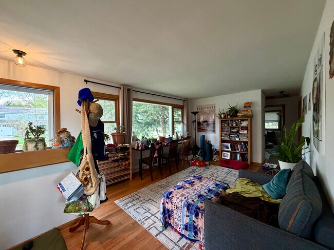 Foto del edificio - 302 N Meadow Ln