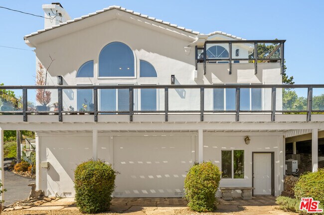 Foto del edificio - 21630 Saddle Peak Rd