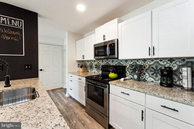 Building Photo - 9720 Lake Point Ct