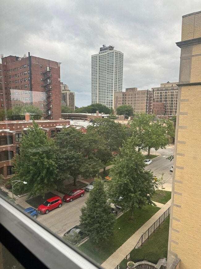 Foto del edificio - 5480 S Cornell Ave