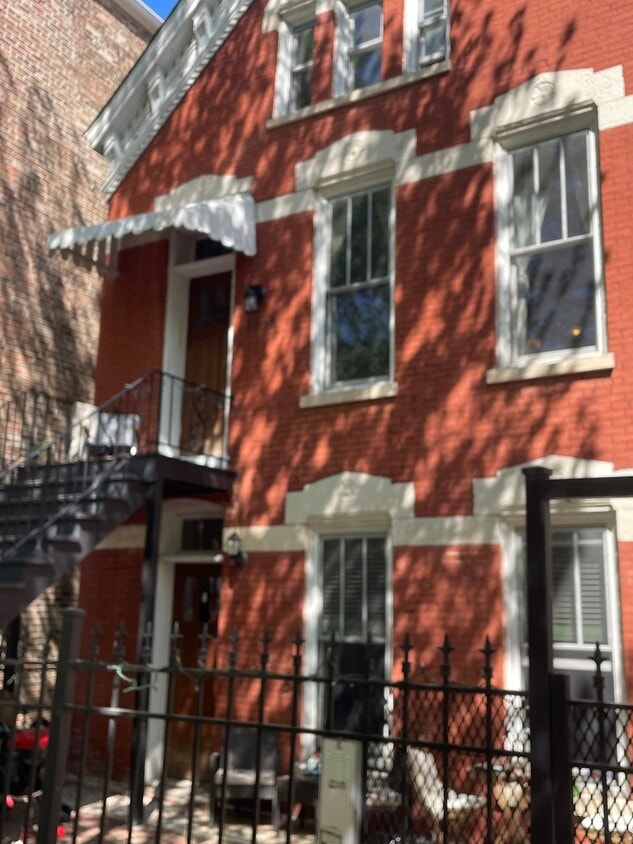 Foto principal - 1025 N Wood St