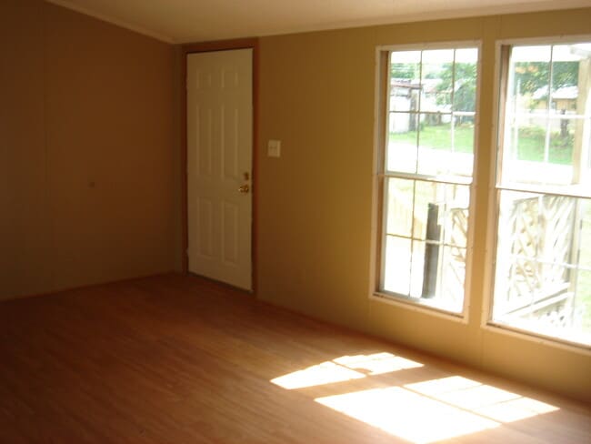 Building Photo - 100 Richland St