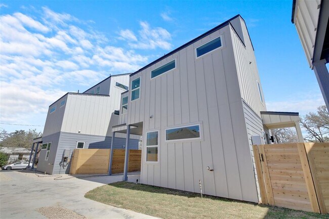 Foto del edificio - 6119 Atwood St