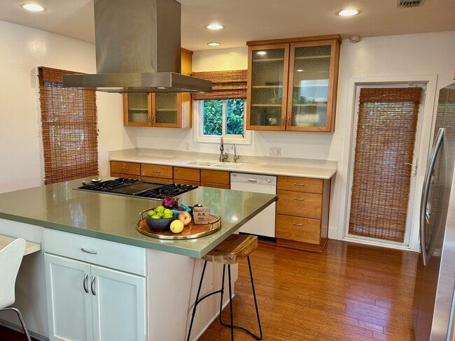 Close Up Kitchen Island - 12016 Clarkson Rd