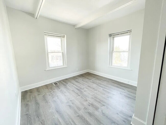 Foto del edificio - 30 Woodbine St