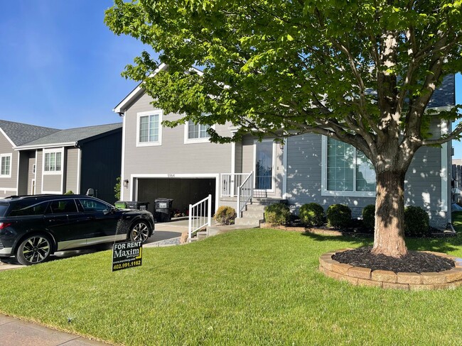 Building Photo - Comfortable 3-Bedroom Home in Desirable Millard West Area - $2,095