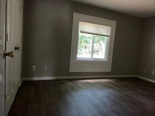 Building Photo - Renovated 3 Bedroom 2 Bath Home for Rent!