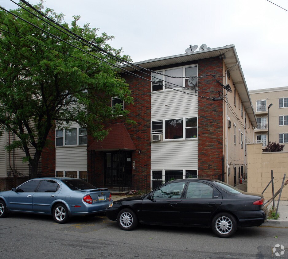 Primary Photo - 206 Malvern St