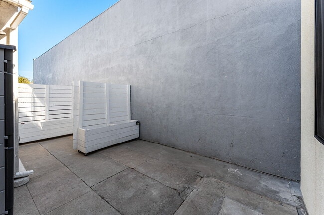 Foto del edificio - 2430 E 7th St