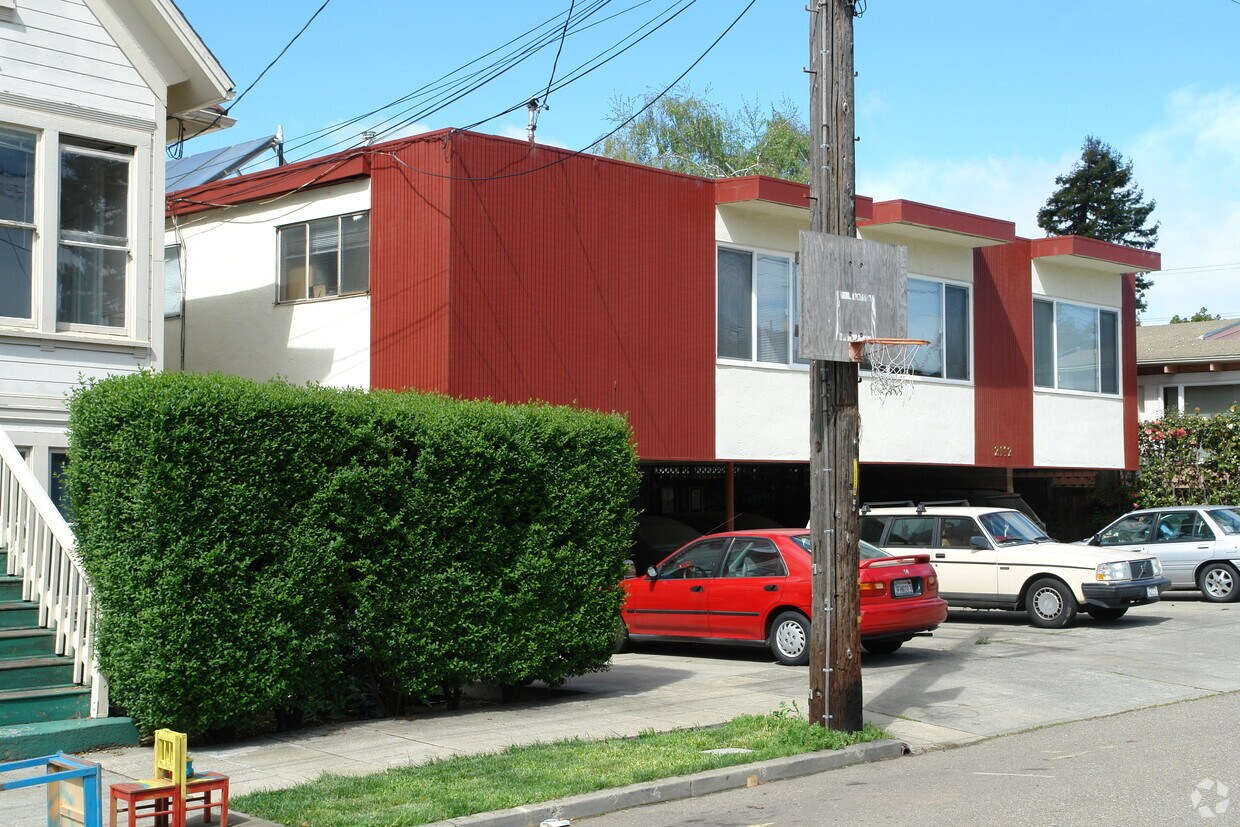 Building Photo - Roosevelt Avenue Apts