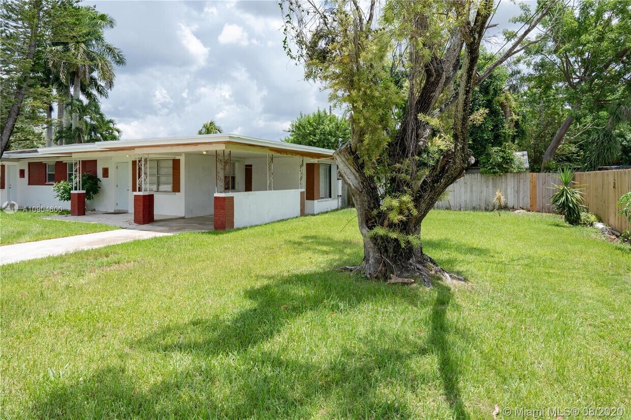 Foto principal - 1329 NE Krome Terrace