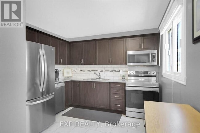 Building Photo - 204 Cattail Way