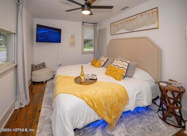 Foto del edificio - 237 Rainey Ave