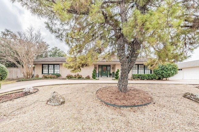Building Photo - COOMING SOON! Prime Location in Overton We...