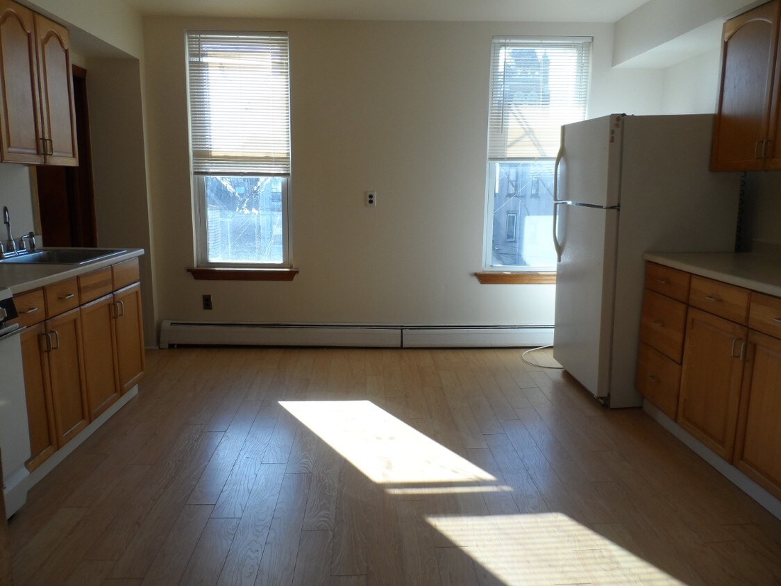 Foto principal - 545 Newark Ave