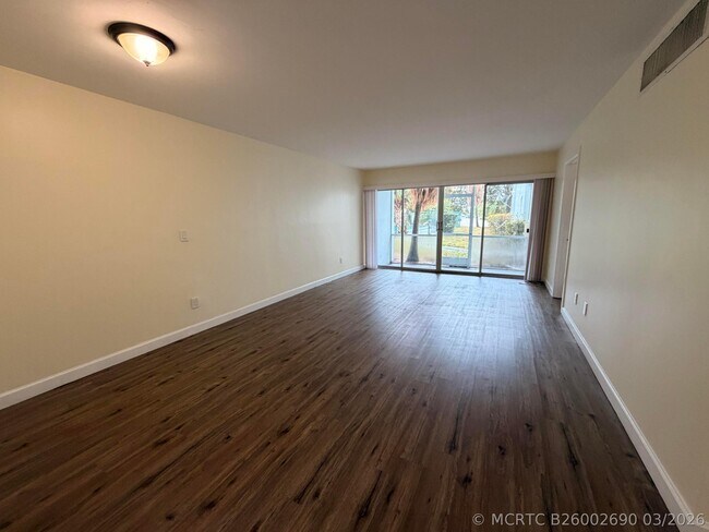 Building Photo - 1505 Crescent Cir