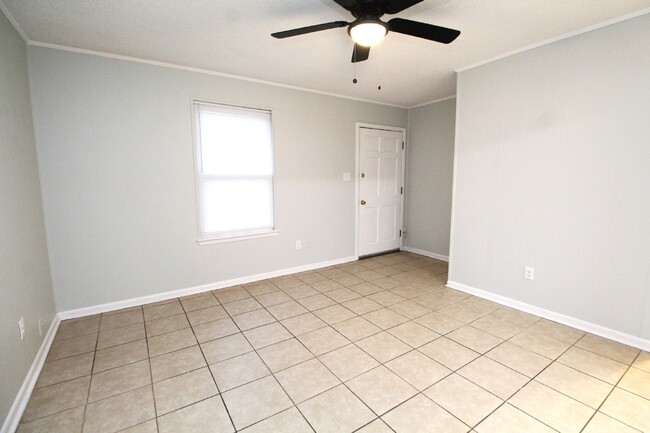 Foto del edificio - Updated 2-Bedroom Duplex in West Pensacola...