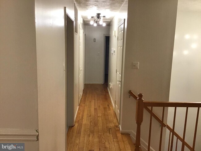 Foto del edificio - 7719 Willow Hill Dr