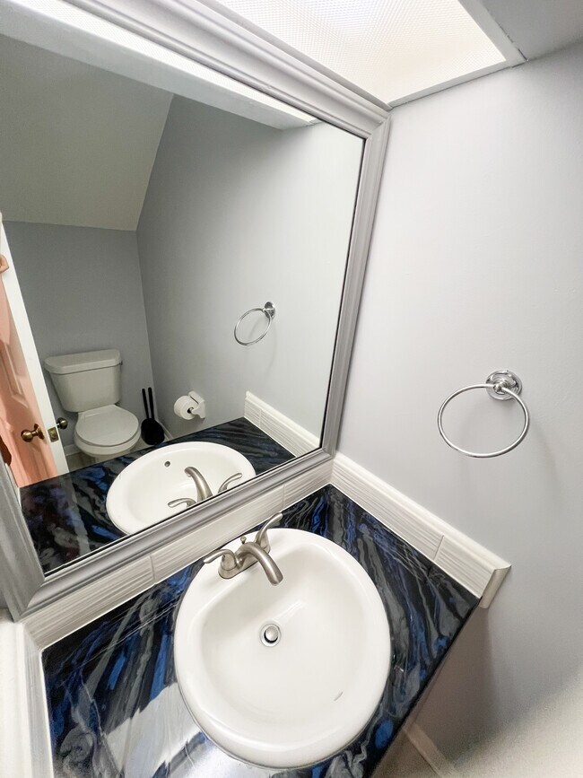 Building Photo - 7623 Baymeadows Cir W