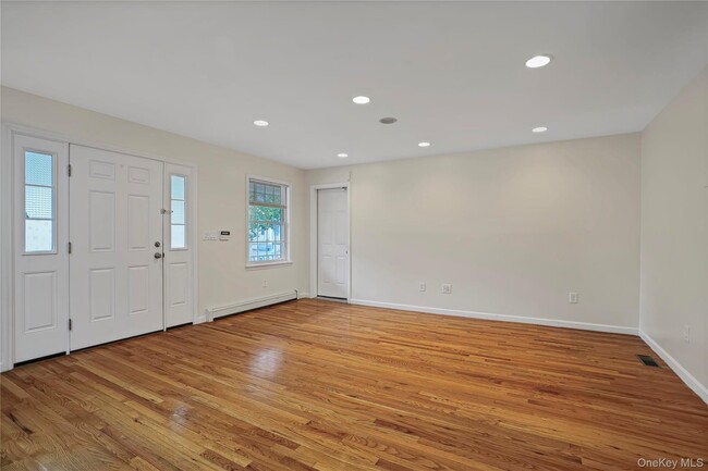 Building Photo - 215 Ashford Ave