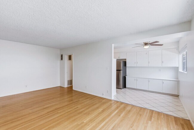 Foto del edificio - Montrose Residences