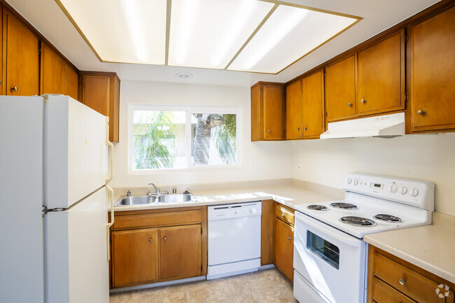 2 BR, 2 BA - 860 SF - La Cuesta Apartments