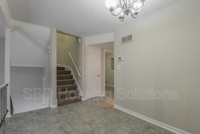 Foto del edificio - 6621 E 128th St