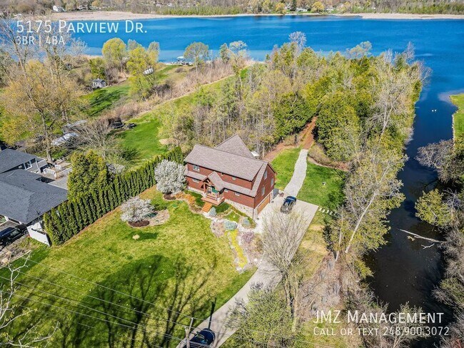 Building Photo - Welcome to this luxurious 3-bedroom, 3-bat...