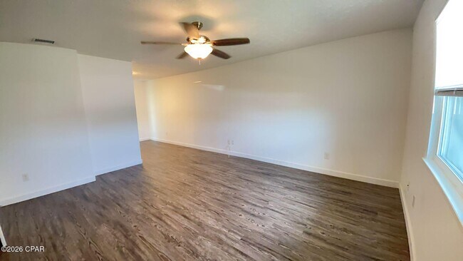 Foto del edificio - 1637 N James Ave