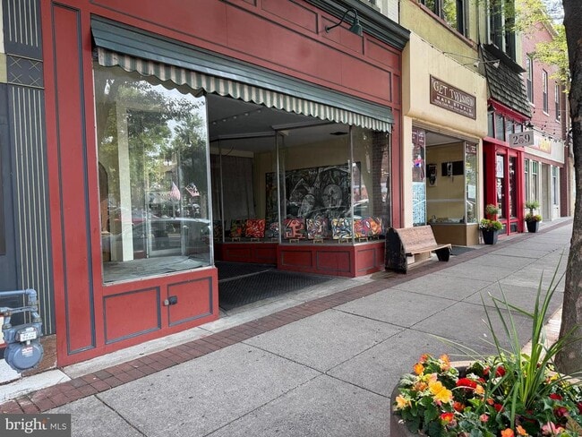 Building Photo - 255 E High St
