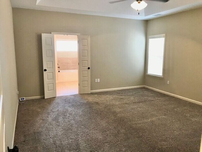 Building Photo - Now Leasing a 4 Bedroom 3 Bath Home In Southeast Memphis