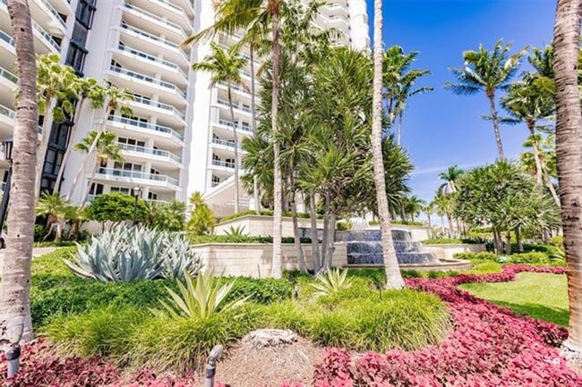 Foto del edificio - 21050 NE 38th Ave