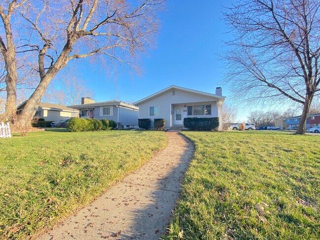 Foto del edificio - 4 bed 3 bath home with its own basement suite