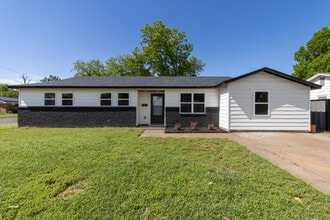 Building Photo - 1310 Eleanor St