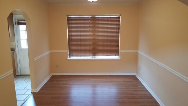 Building Photo - 2460 Lake Royale Dr