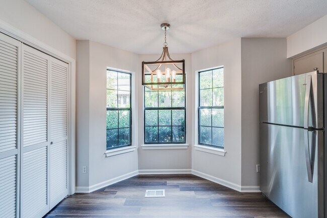 Building Photo - 515 Chesterfield Ave