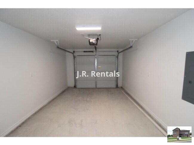 Foto del edificio - 118 Wind Ridge Dr