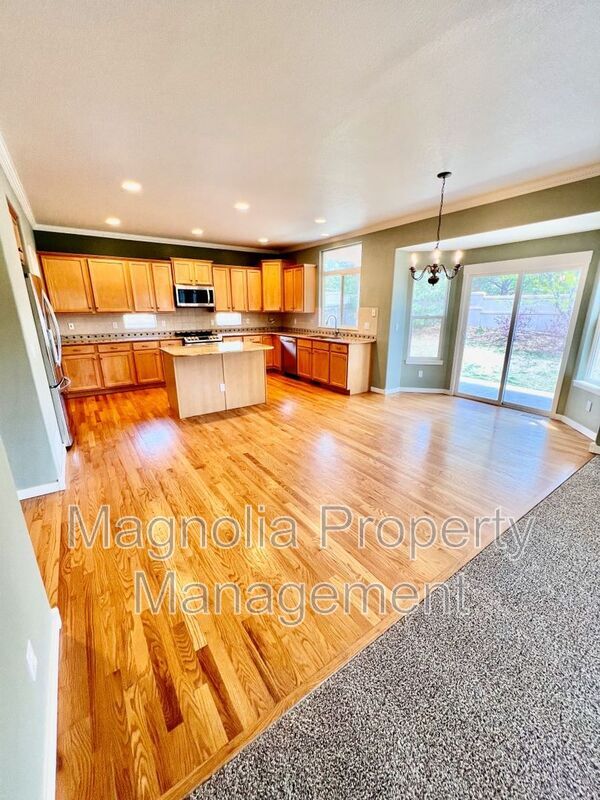 Building Photo - 9539 Pinebrook Way