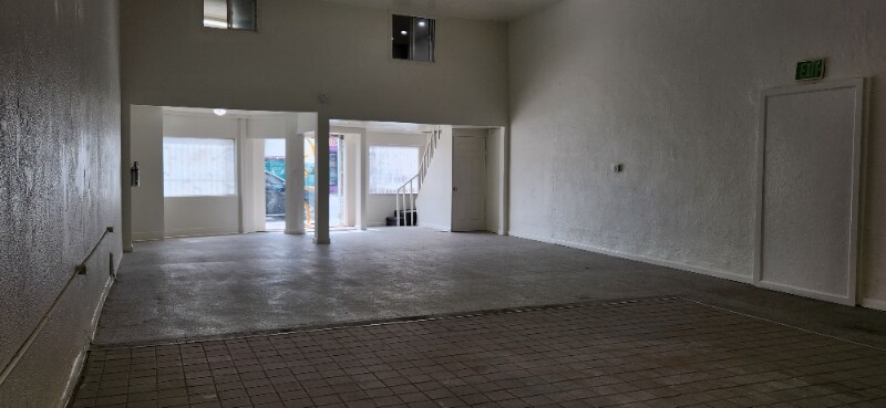 Primary Photo - 3711 W Pico Blvd