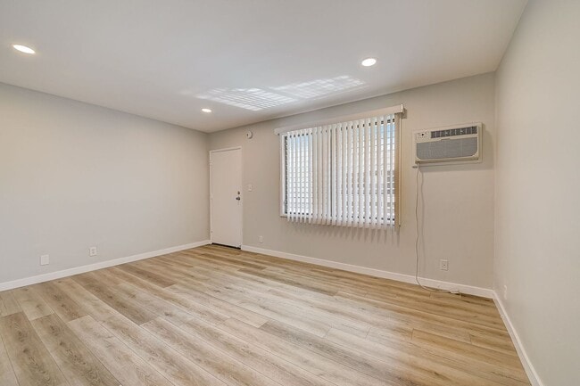 Interior Photo - 7044 Lanewood Ave