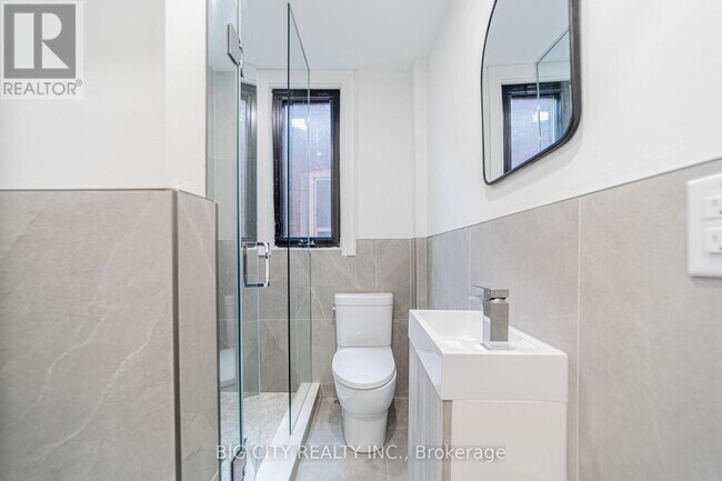 Building Photo - 69 Oakwood Ave