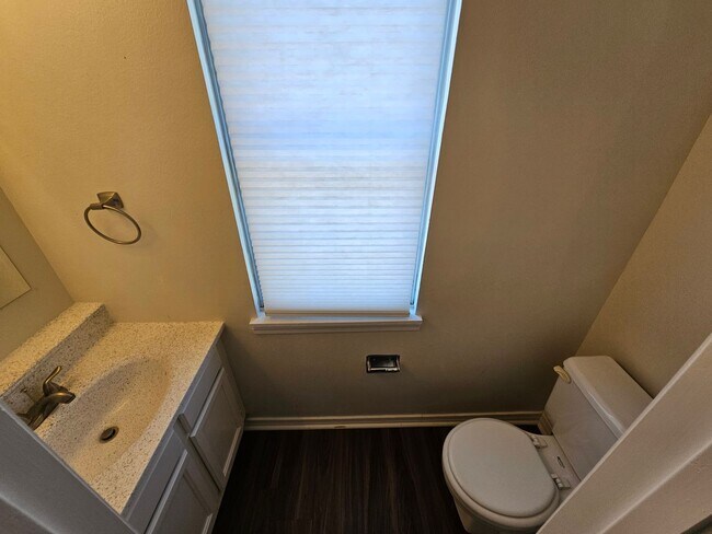 Foto del edificio - Quite 2 bed 3 bath home in 80916!!!