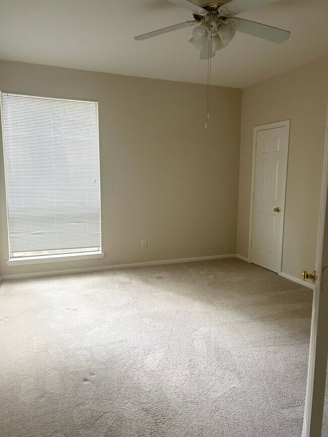 Building Photo - Spacious 5BR House on Golf Course in Marga...