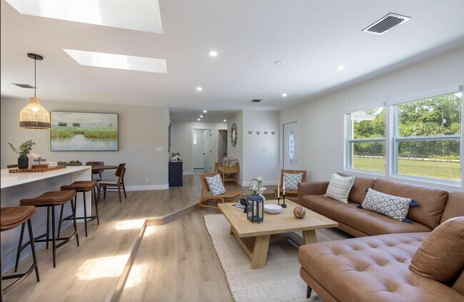 Foto del edificio - 16932 Aintree Dr W