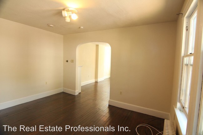 Building Photo - 264 Manatawny St