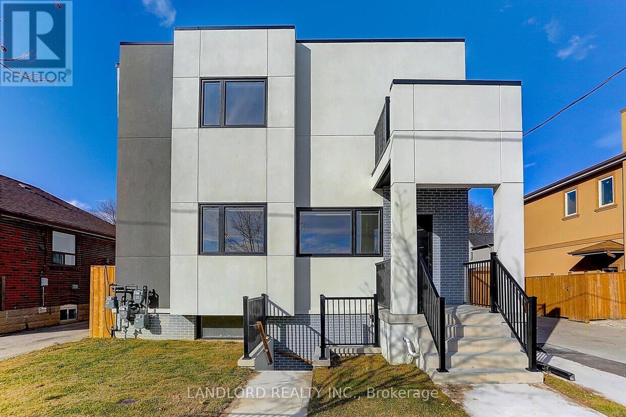 Photo principale - 2004 Lawrence Ave W