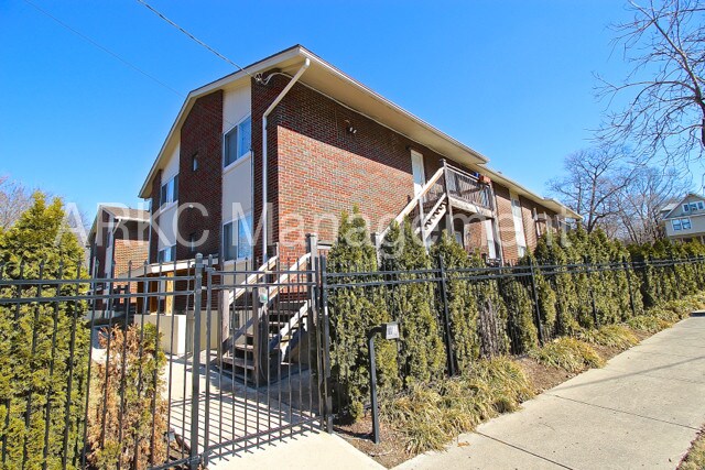 Foto del edificio - 3330 Charlotte St