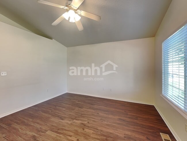 Foto del edificio - 3910 Winston St